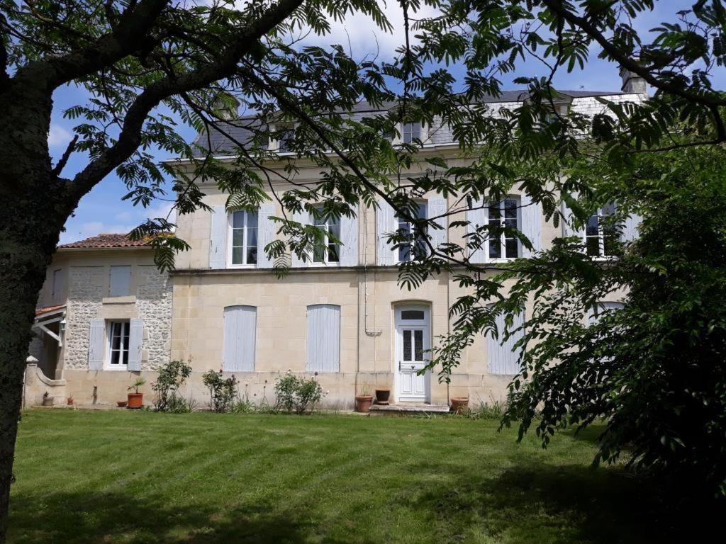Bed and Breakfast Le Domaine De Bellevue Tanzac Exterior foto